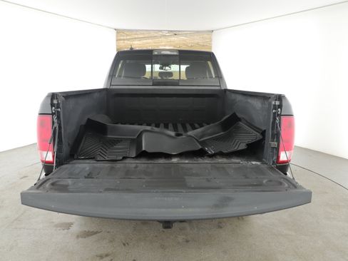 Used 2020 RAM 1500 Classic SLT w/ Luxury Group image 5