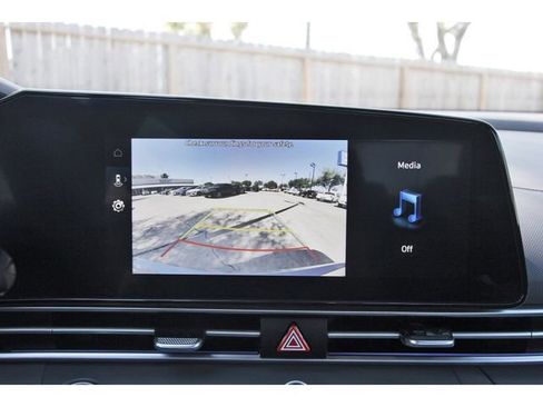 Used 2025 Hyundai Elantra SEL FWD image 24