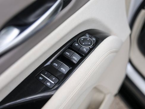 Certified 2023 Cadillac Escalade ESV Premium Luxury Platinum image 24