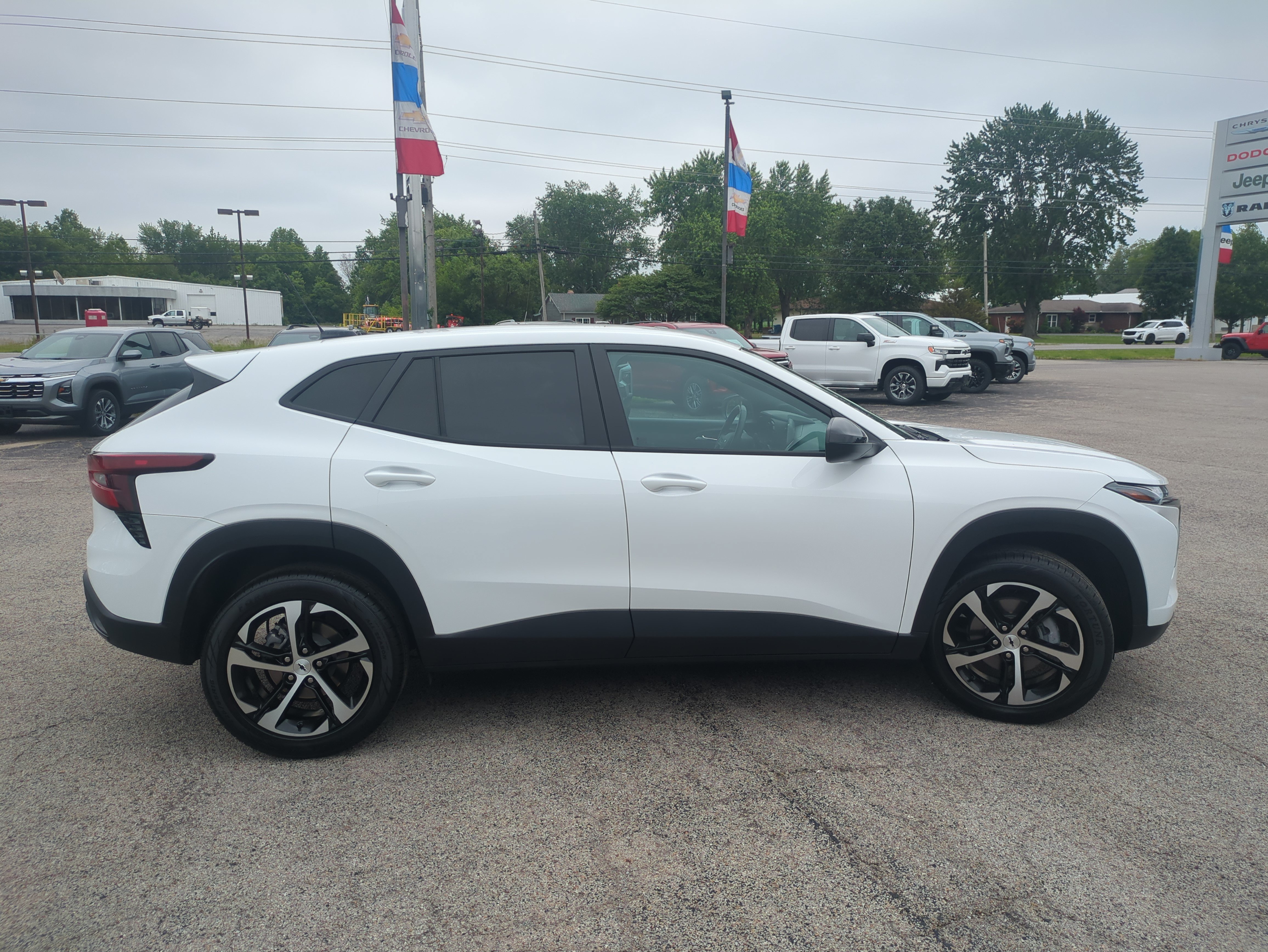 Used 2024 Chevrolet Trax RS w/ Driver Confidence Package FWD image 4