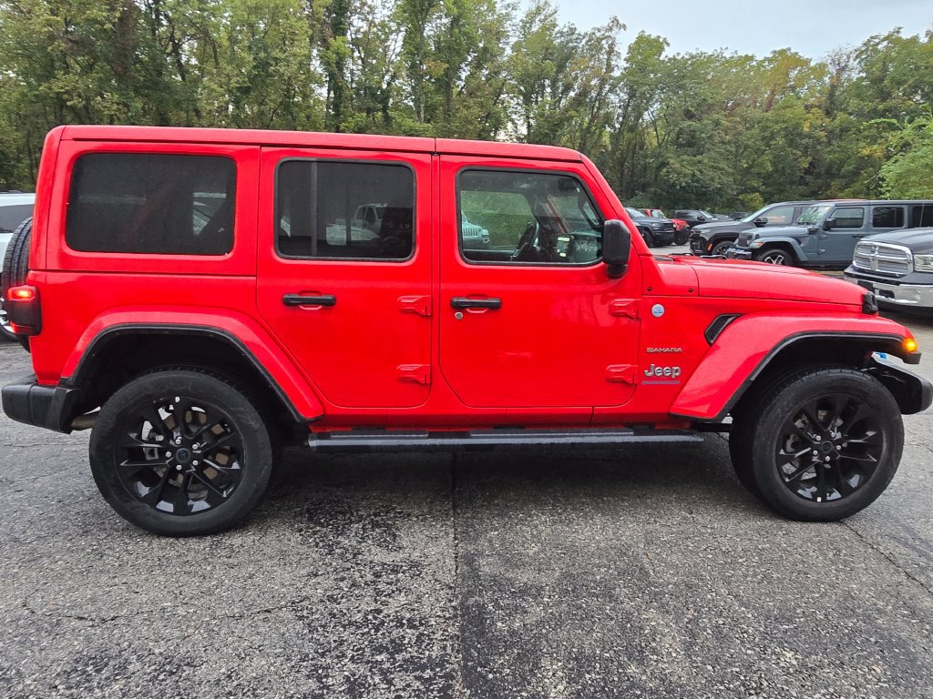 Used 2024 Jeep Wrangler Unlimited Sahara AWD/4WD image 10