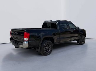 Used 2017 Toyota Tacoma SR5 AWD/4WD video 3