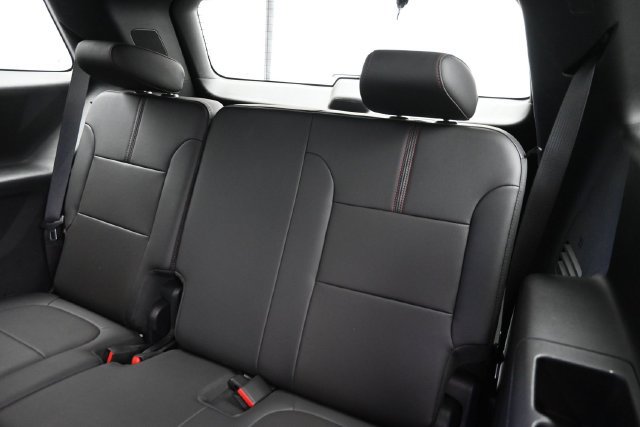 Used 2023 Chevrolet Traverse RS AWD/4WD image 19