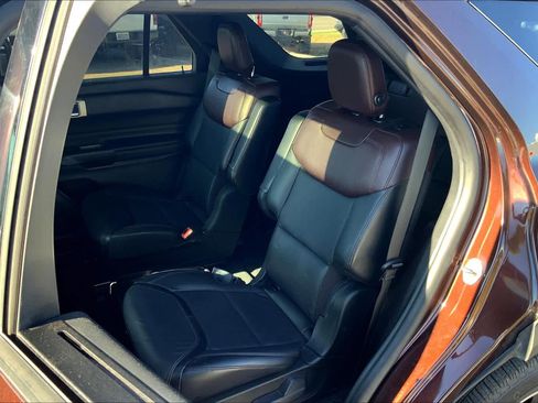 Used 2020 Ford Explorer Platinum w/ Premium Technology Package image 17
