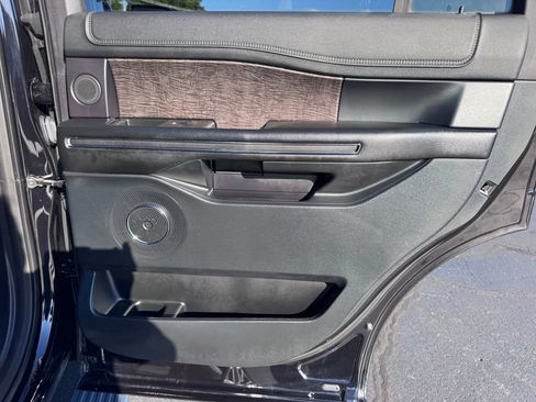Used 2019 Ford Expedition Limited w/ Equipment Group 302A AWD/4WD image 30
