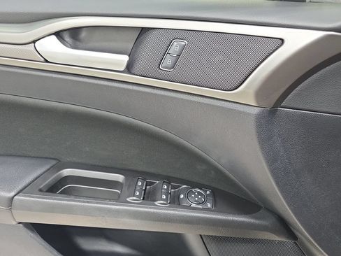 Used 2017 Ford Fusion SE w/ Fusion SE Technology Package FWD image 28