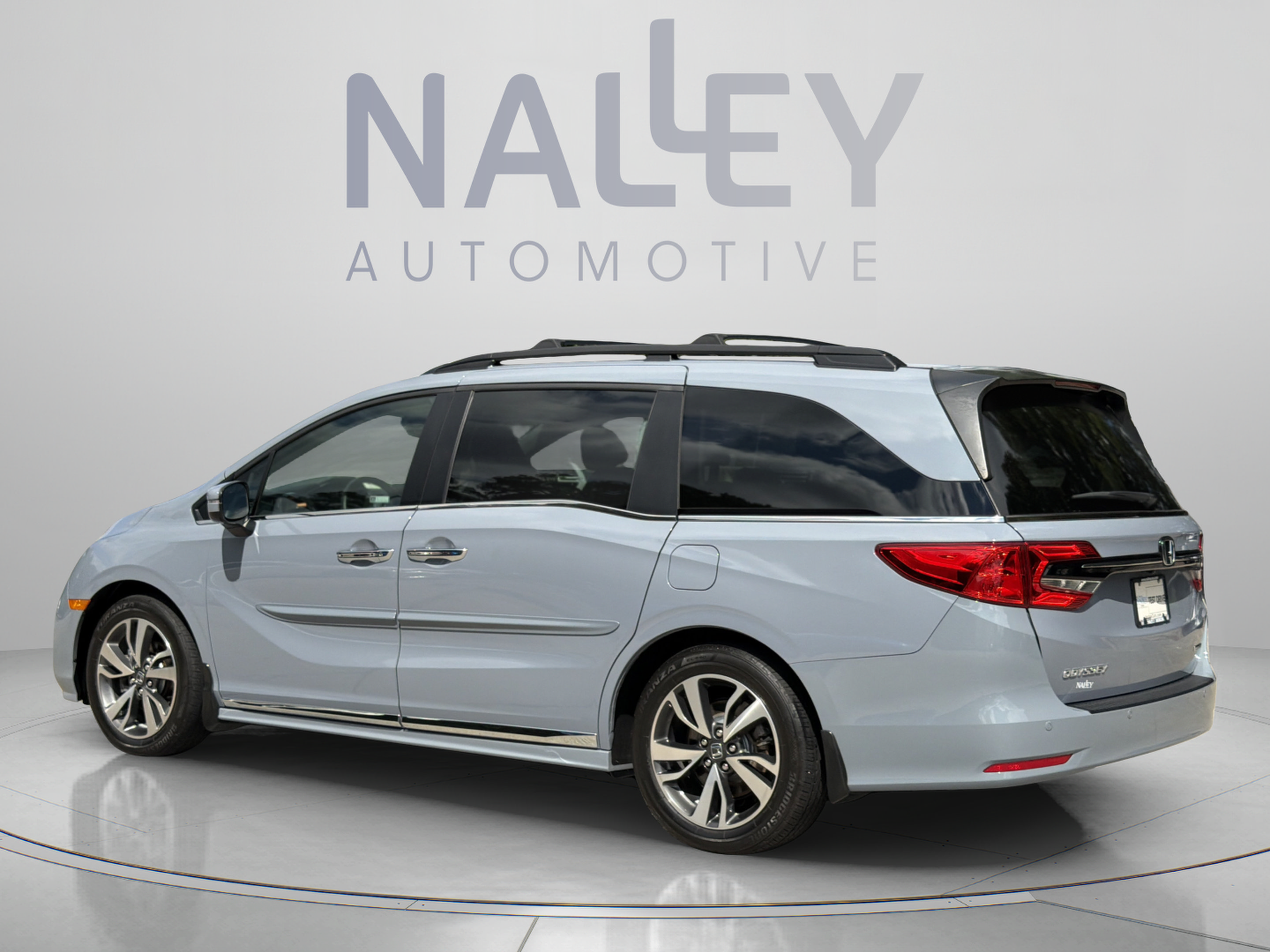 Used 2024 Honda Odyssey Touring image 2
