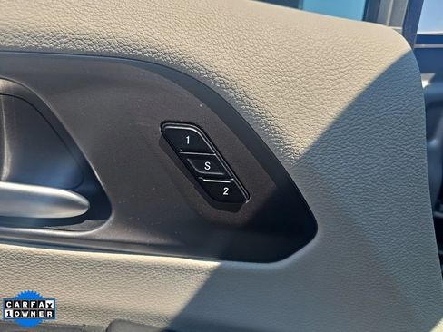 Used 2024 Chrysler Pacifica Touring-L FWD image 15