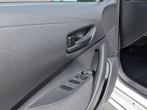 Used 2022 Toyota Corolla LE FWD image 18