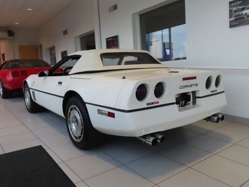 Used 1987 Chevrolet Corvette Convertible RWD image 5