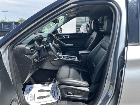 Used 2023 Ford Explorer XLT w/ Equipment Group 202A AWD/4WD image 5