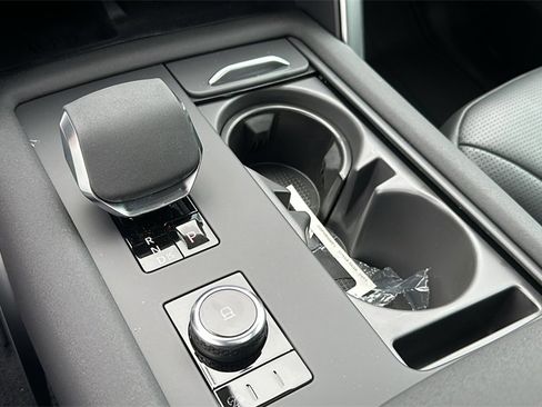 New 2025 Land Rover Discovery S image 22