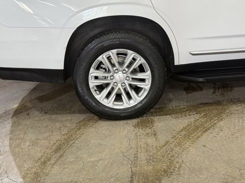 Used 2023 GMC Yukon SLT w/ SLT Luxury Package image 6