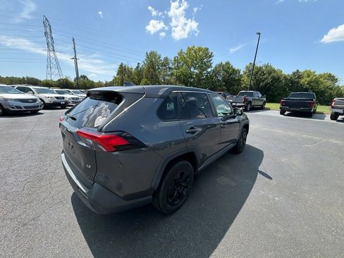 Used 2022 Toyota RAV4 LE FWD image 7