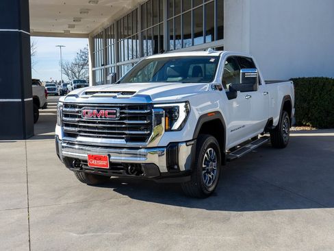 Used 2024 GMC Sierra 3500 SLT w/ X31 Off-Road Package image 3