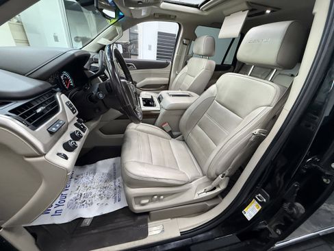 Used 2019 GMC Yukon Denali w/ Denali Ultimate Black Edition AWD/4WD image 17