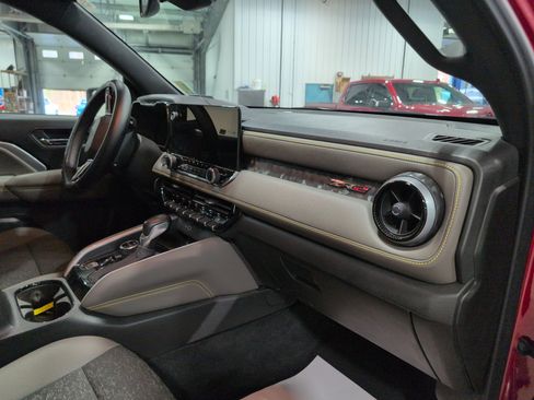 Used 2024 Chevrolet Colorado ZR2 image 15