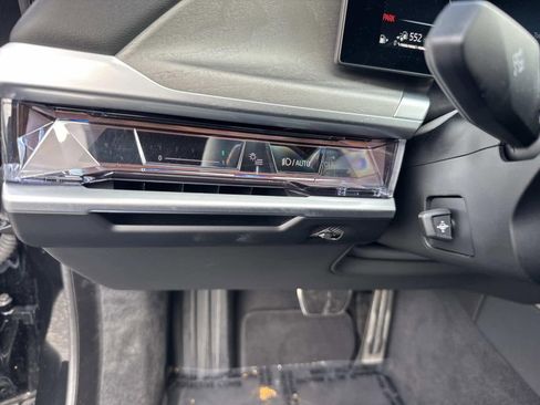 Certified 2026 BMW 750e xDrive w/ Premium Package AWD/4WD image 35