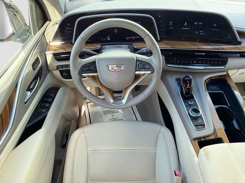 Used 2022 Cadillac Escalade Sport Platinum w/ Heavy-Duty Trailer Package AWD/4WD image 18