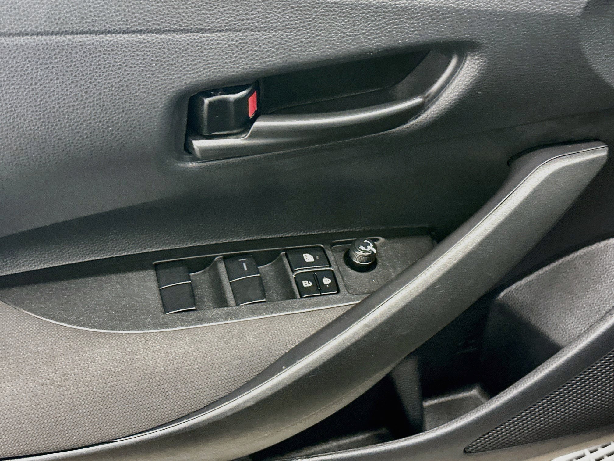 Used 2026 Toyota Corolla LE FWD image 15