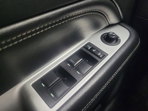 Used 2017 Jeep Compass Latitude w/ Sun/Sound Group AWD/4WD image 27