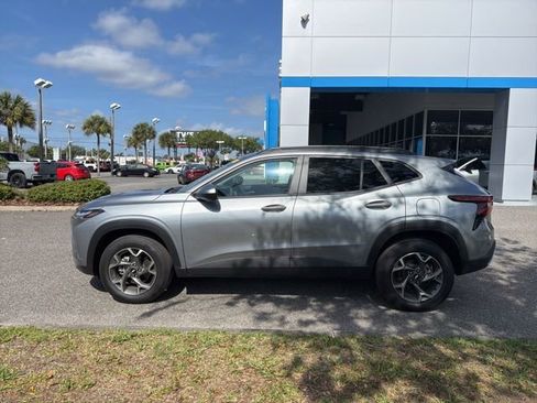 Used 2025 Chevrolet Trax LT w/ Driver Confidence Package FWD image 4