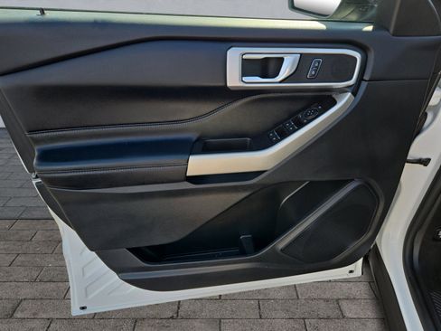 Certified 2022 Ford Explorer XLT w/ Equipment Group 202A image 10