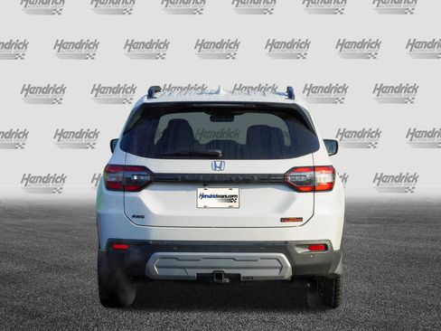 Used 2025 Honda Pilot TrailSport image 7