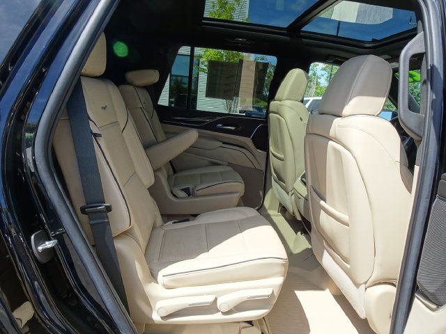 Used 2022 Cadillac Escalade Premium Luxury w/ Performance Package AWD/4WD image 20