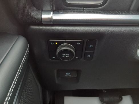 Used 2025 Ford Expedition Platinum w/ Stealth Appearance Package image 24