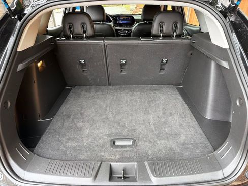 Used 2025 Chevrolet Trax LT w/ LT Convenience Package FWD image 33