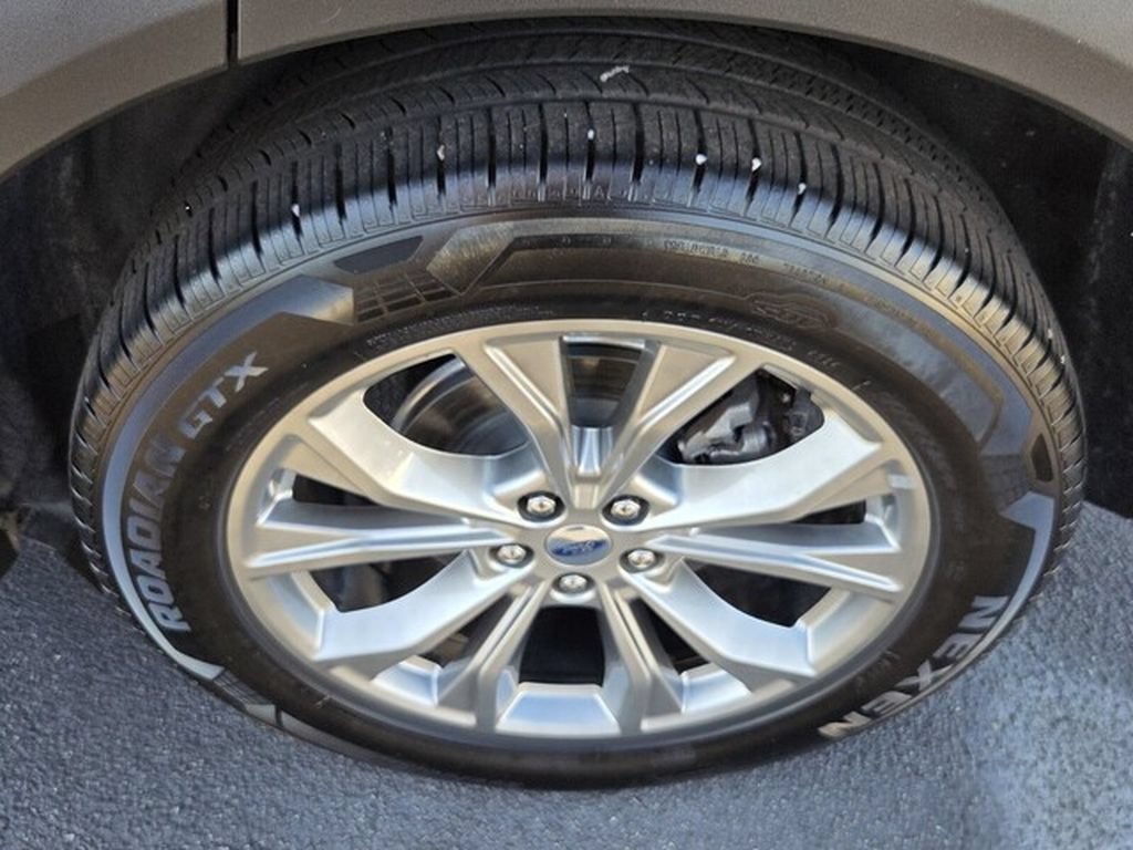 Used 2022 Ford Explorer Limited w/ Equipment Group 301A AWD/4WD image 9
