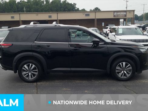 Used 2025 Nissan Pathfinder SL AWD/4WD image 4