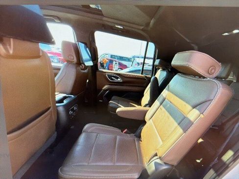 Used 2021 Chevrolet Suburban High Country image 7