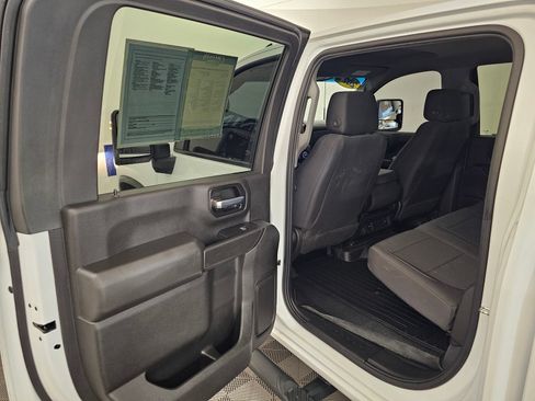 Used 2022 Chevrolet Silverado 2500 Custom w/ Custom Value Package AWD/4WD image 16