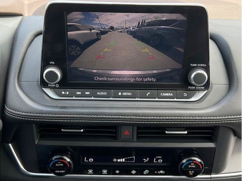 Used 2023 Nissan Rogue SV FWD image 15