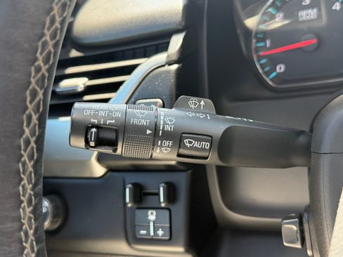 Used 2015 Chevrolet Suburban LTZ RWD image 27