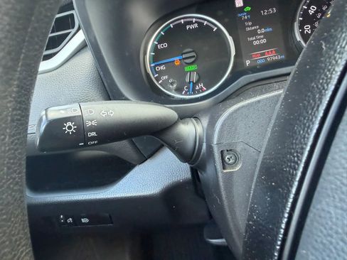 Used 2021 Toyota RAV4 LE AWD/4WD image 16