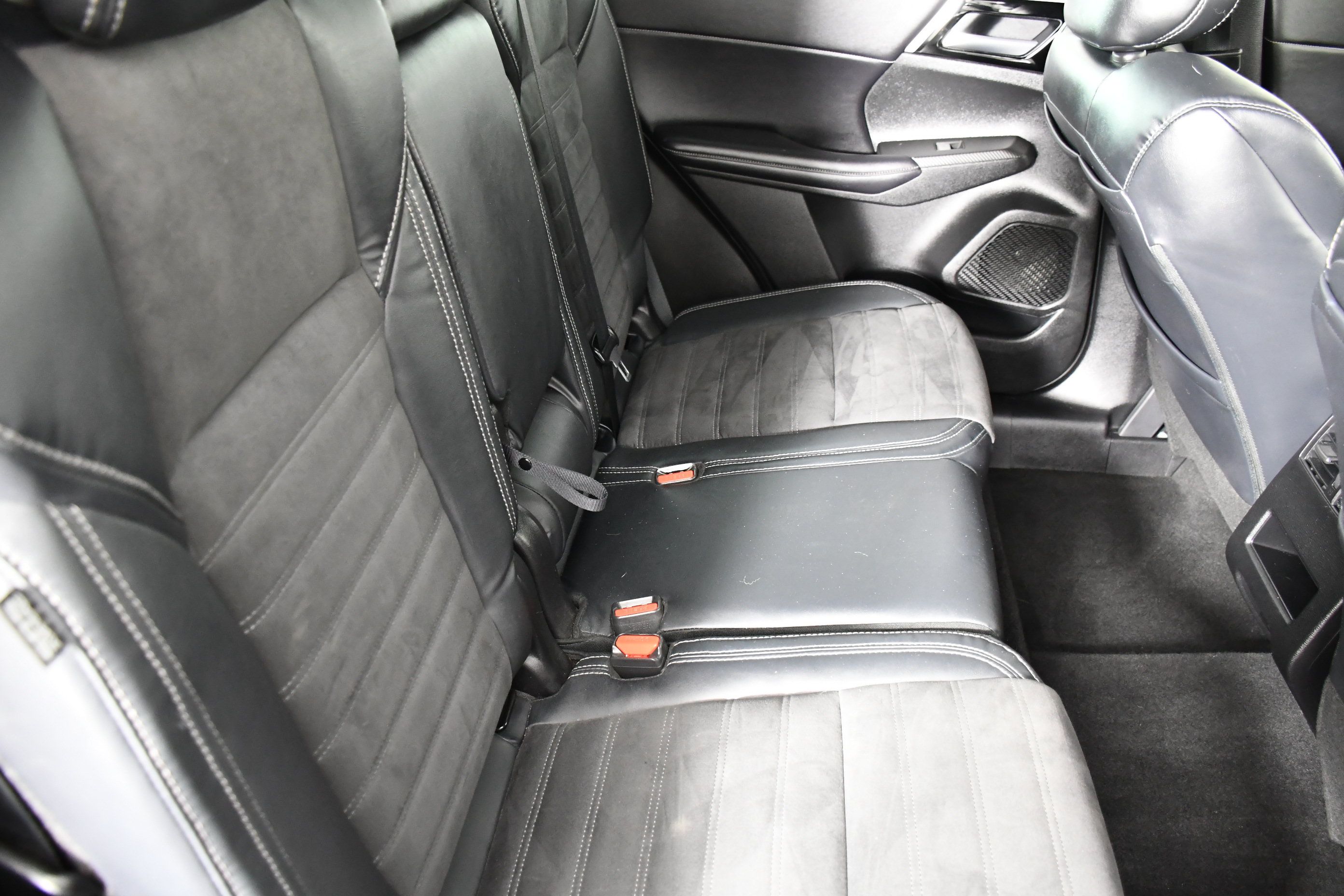 Used 2023 Mitsubishi Outlander SE AWD/4WD image 42