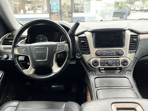 Used 2018 GMC Yukon XL Denali w/ Denali Ultimate Package AWD/4WD image 11