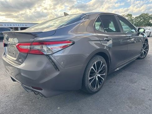Used 2019 Toyota Camry SE image 3