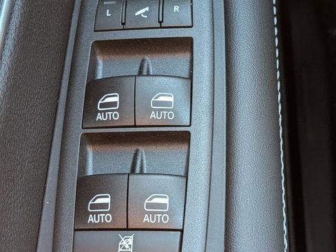 New 2026 Chrysler Pacifica Limited w/ S Appearance Package image 10