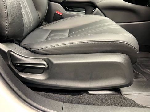 Used 2025 Honda HR-V EX-L image 15