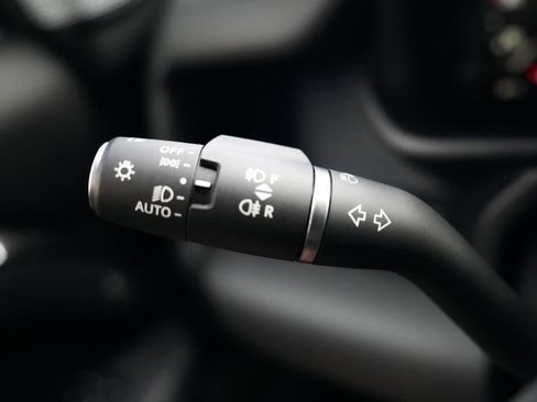 Used 2023 Land Rover Defender 130 X-Dynamic SE AWD/4WD image 22