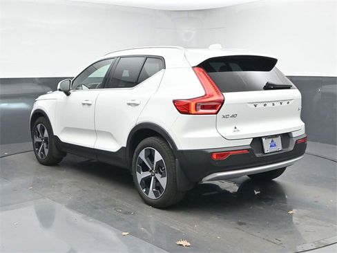 Used 2023 Volvo XC40 B4 Plus w/ Protection Package Premier image 6