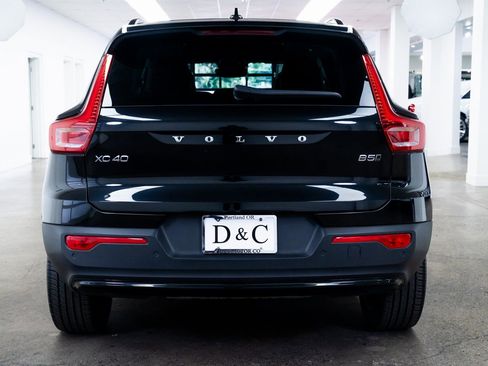 Used 2024 Volvo XC40 B5 Plus image 5