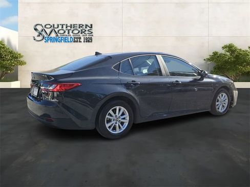 Used 2025 Toyota Camry LE FWD image 5