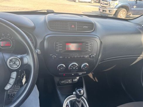 Used 2016 Kia Soul Base image 13