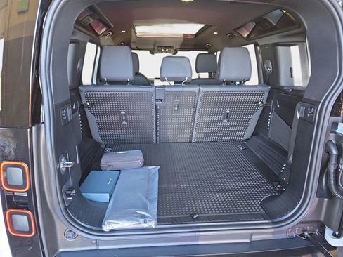 New 2026 Land Rover Defender 110 X-Dynamic SE AWD/4WD image 10