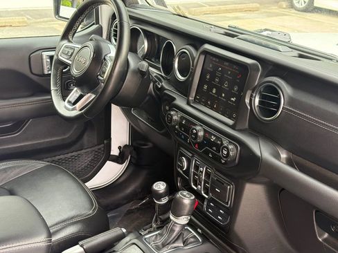 Used 2022 Jeep Wrangler Unlimited Sahara AWD/4WD image 9